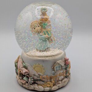 Precious Moments 2001 Musical Snow Globe, Jingle Bells, Christmas Scene